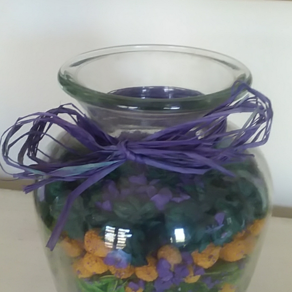 Vase of potpourri. - Picture 2 of 3